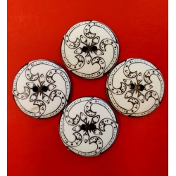 Guzik drewniany  ze wzorkiem